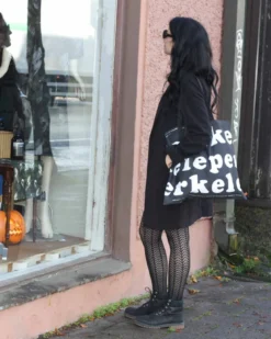 Perkele kangaskassi, Musta